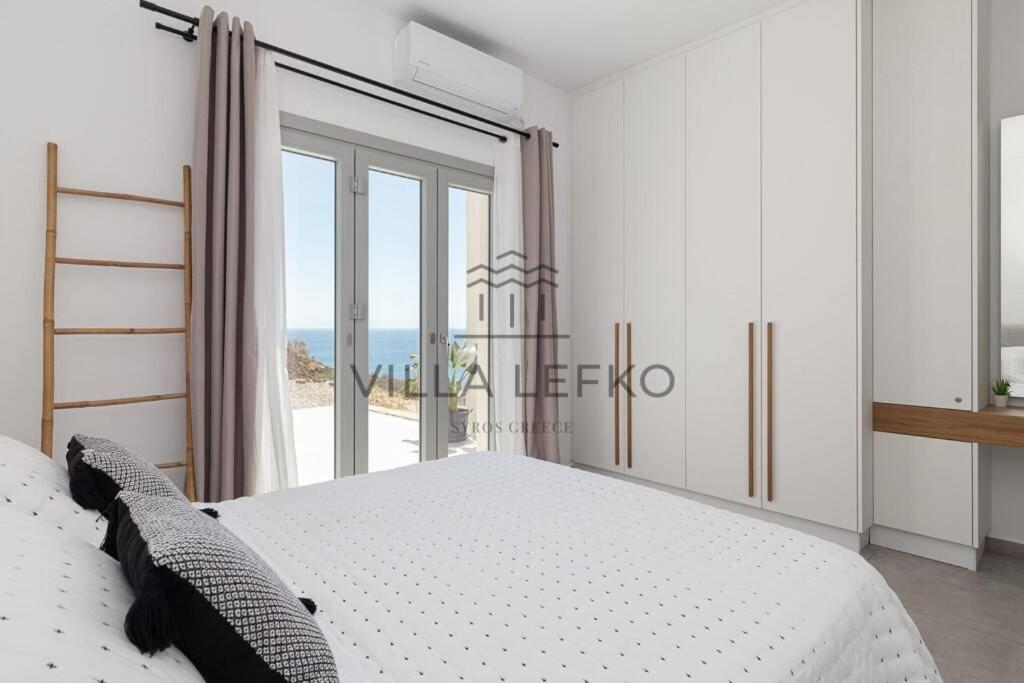 A bed or beds in a room at Villa Lefko