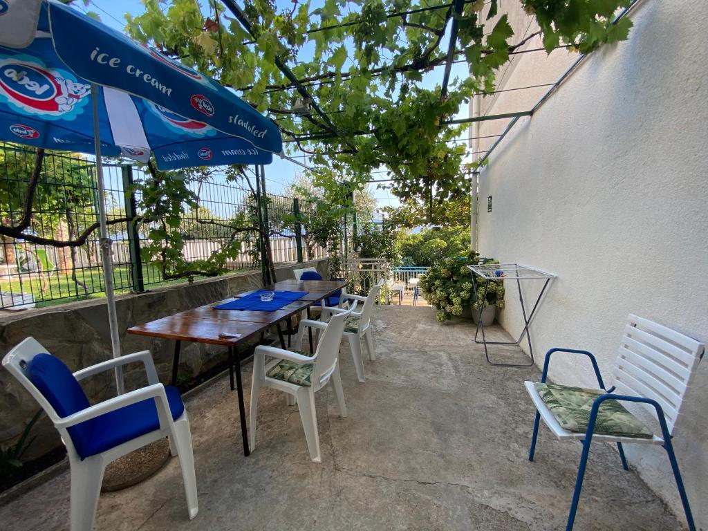 Patio alebo iná vonkajšia časť ubytovania Jarmila