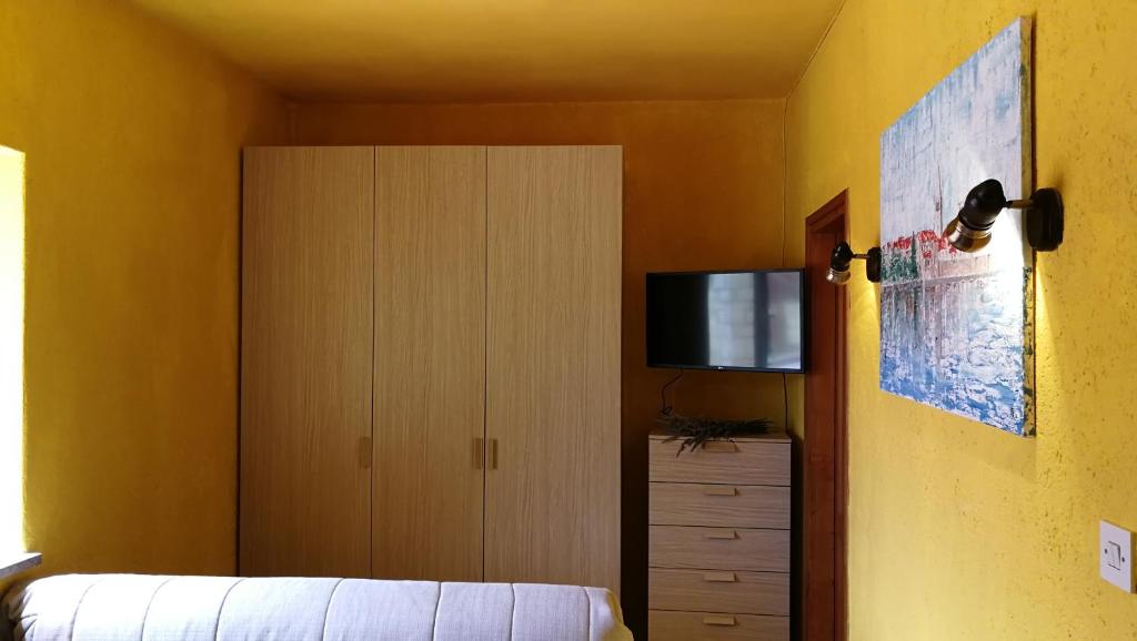 Televízia a/alebo spoločenská miestnosť v ubytovaní Moratto's Apartments