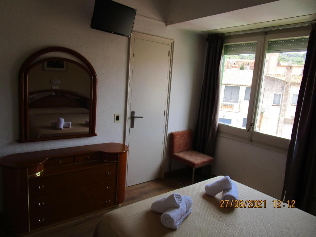 Postel nebo postele na pokoji v ubytování Hotel Apartaments Gesòria Porta Ferrada