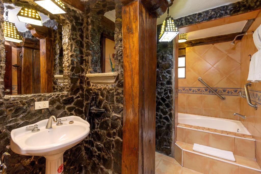 Koupelna v ubytování Samari Spa Resort