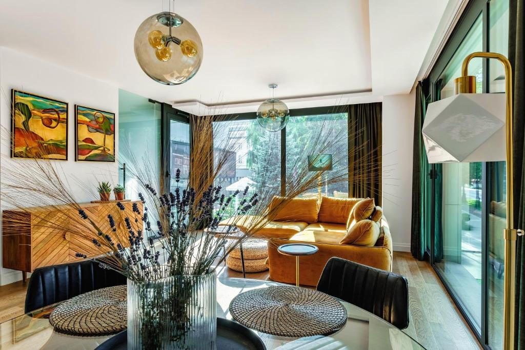 Posedenie v ubytovaní SASKI apartament PREMIUM Unia Art Residence HOME & SPA CENTER "best view"