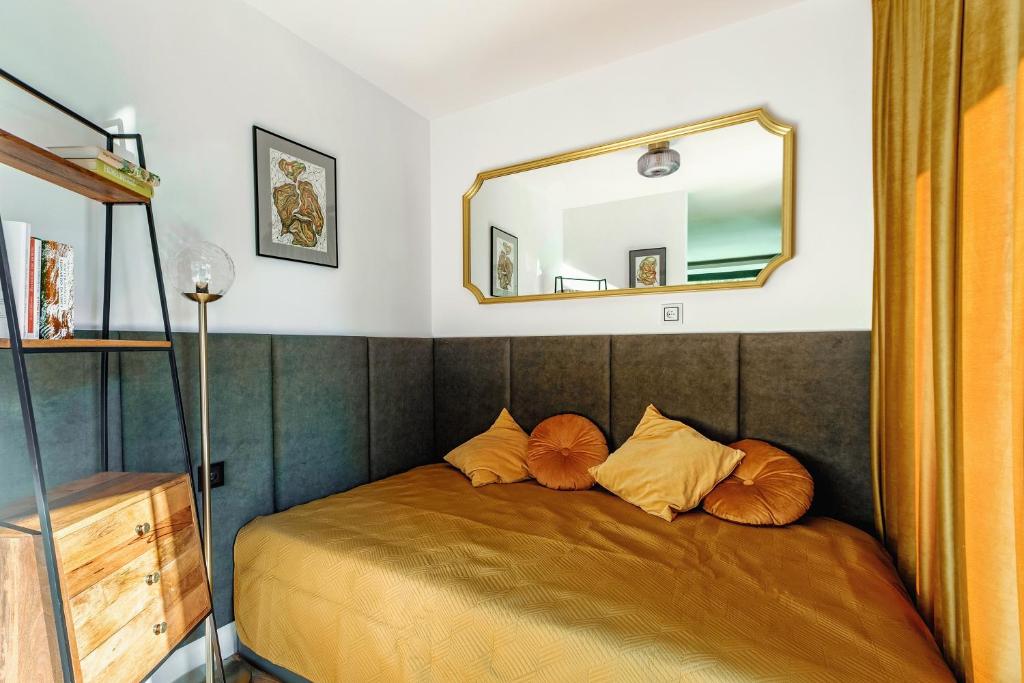 Posteľ alebo postele v izbe v ubytovaní SASKI apartament PREMIUM Unia Art Residence HOME & SPA CENTER "best view"