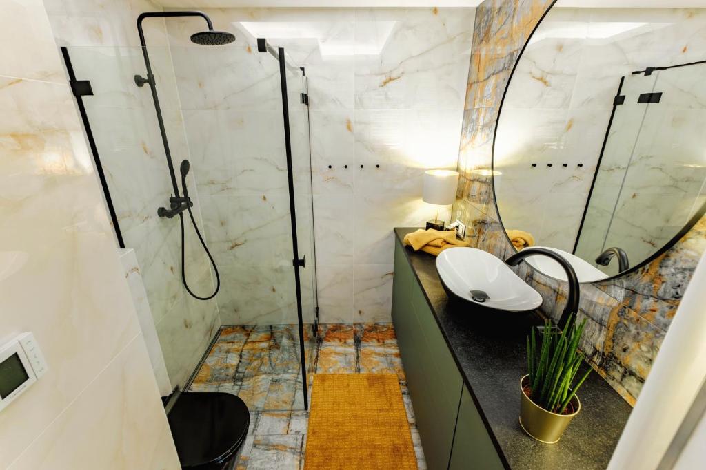 Kúpeľňa v ubytovaní SASKI apartament PREMIUM Unia Art Residence HOME & SPA CENTER "best view"