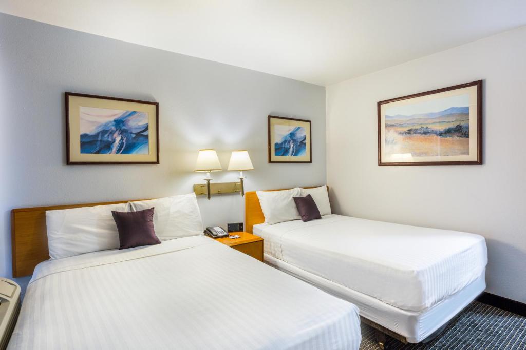 Postel nebo postele na pokoji v ubytování Knights Inn Yuma
