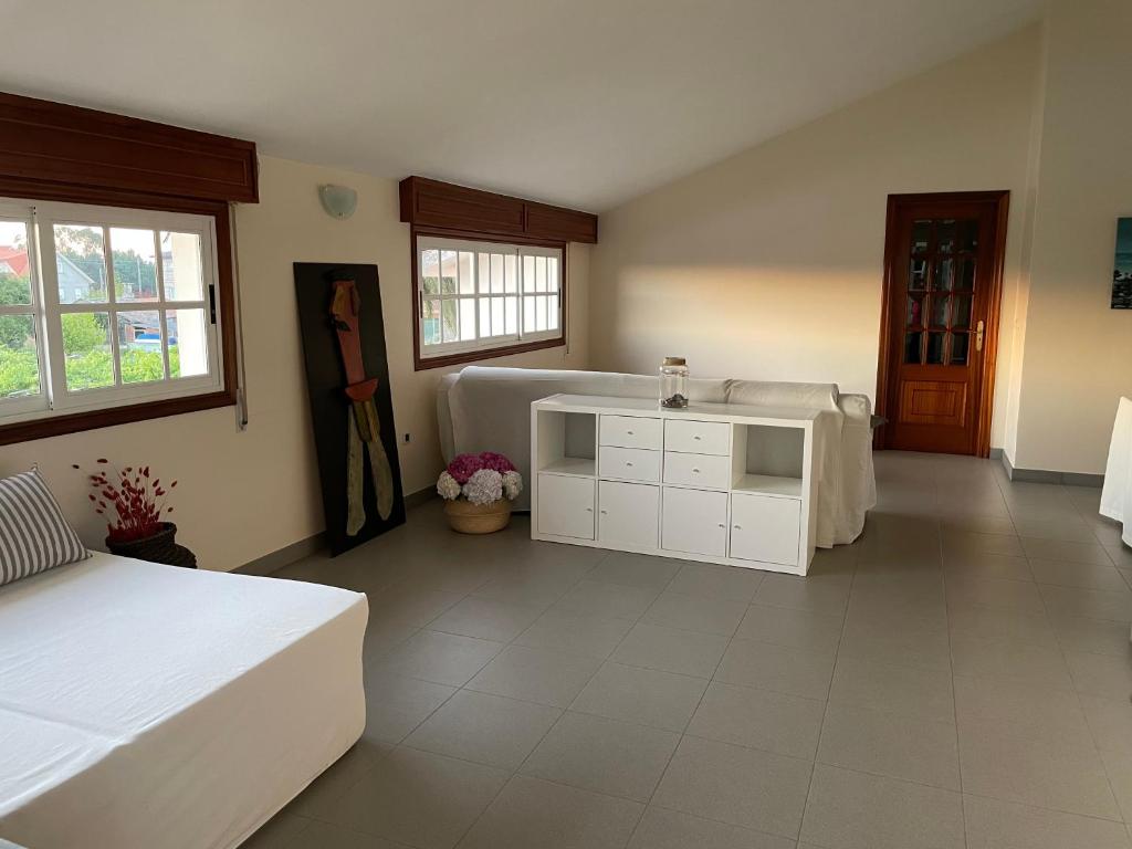 Posteľ alebo postele v izbe v ubytovaní Tranquilidad con piscina en Casa Nantes en Sanxenxo