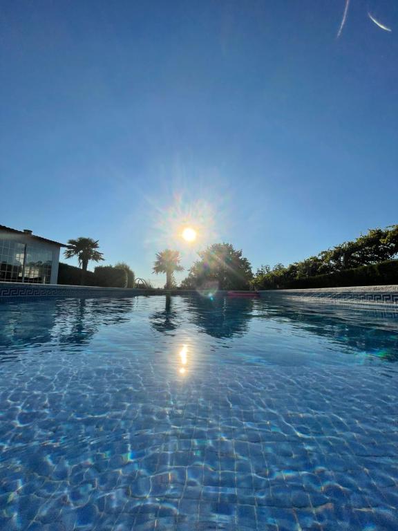 Bazén v ubytovaní Tranquilidad con piscina en Casa Nantes en Sanxenxo alebo v jeho blízkosti