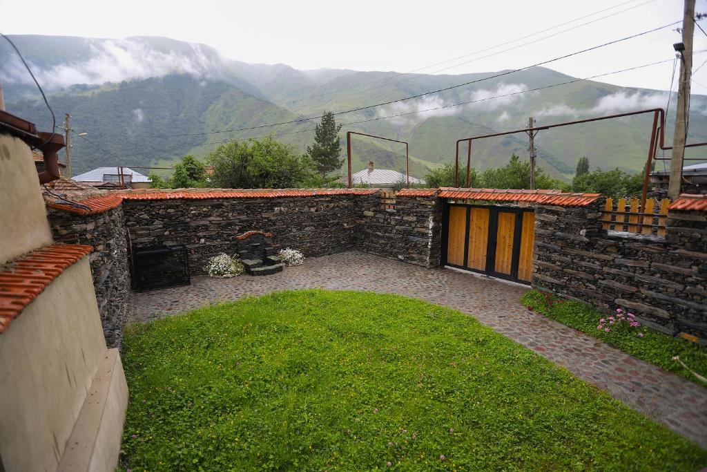Pemandangan gunung umum atau pemandangan gunung yang diambil dari hotel