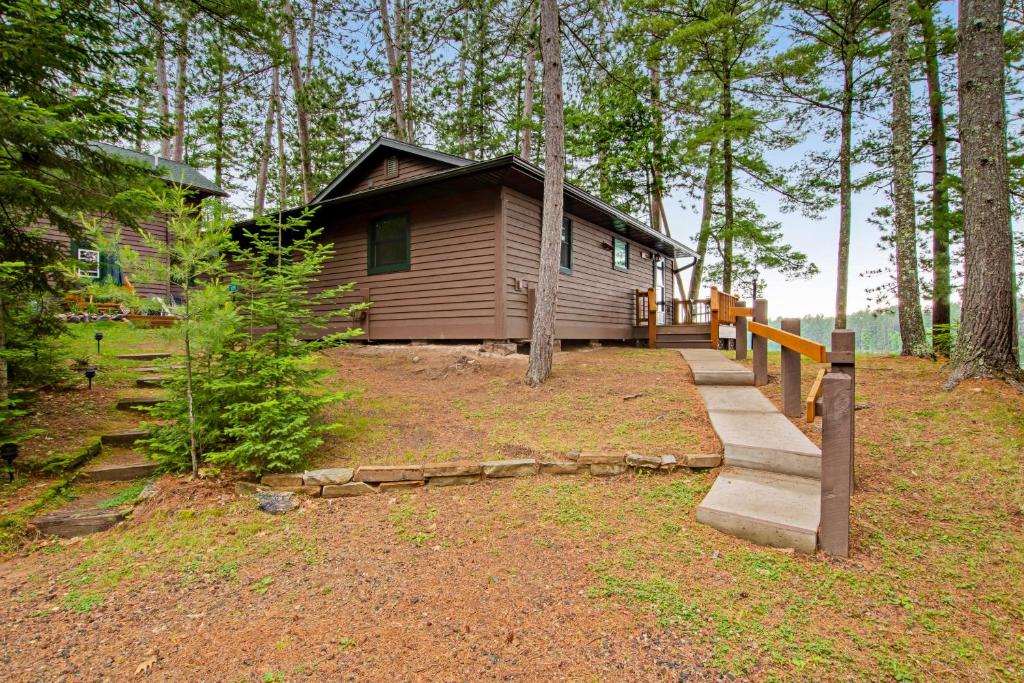 Cedar Cabin on Plum Lake, Sayner (updated prices 2024)