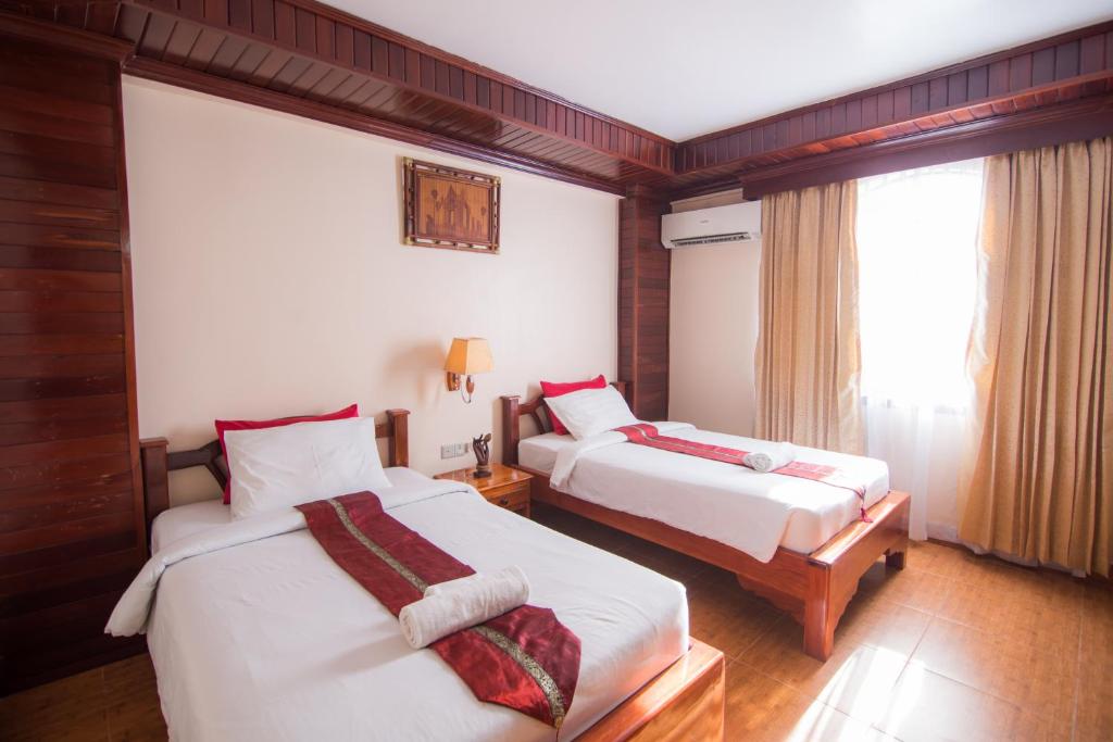Postel nebo postele na pokoji v ubytování Angkor Pearl Hotel