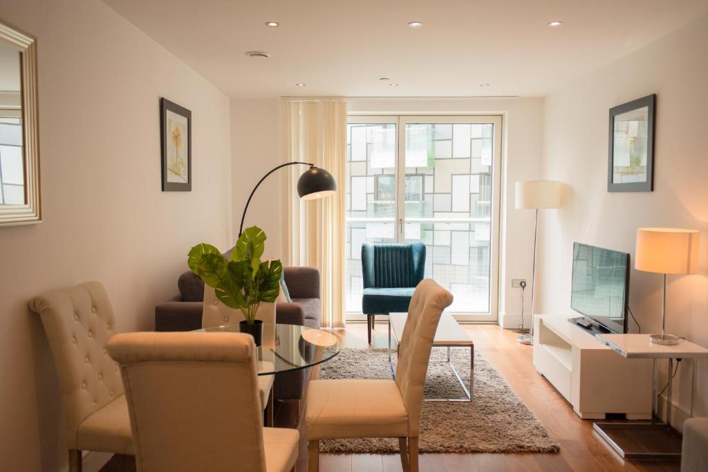 Lincoln Plaza Apartments in London, Greater London, England