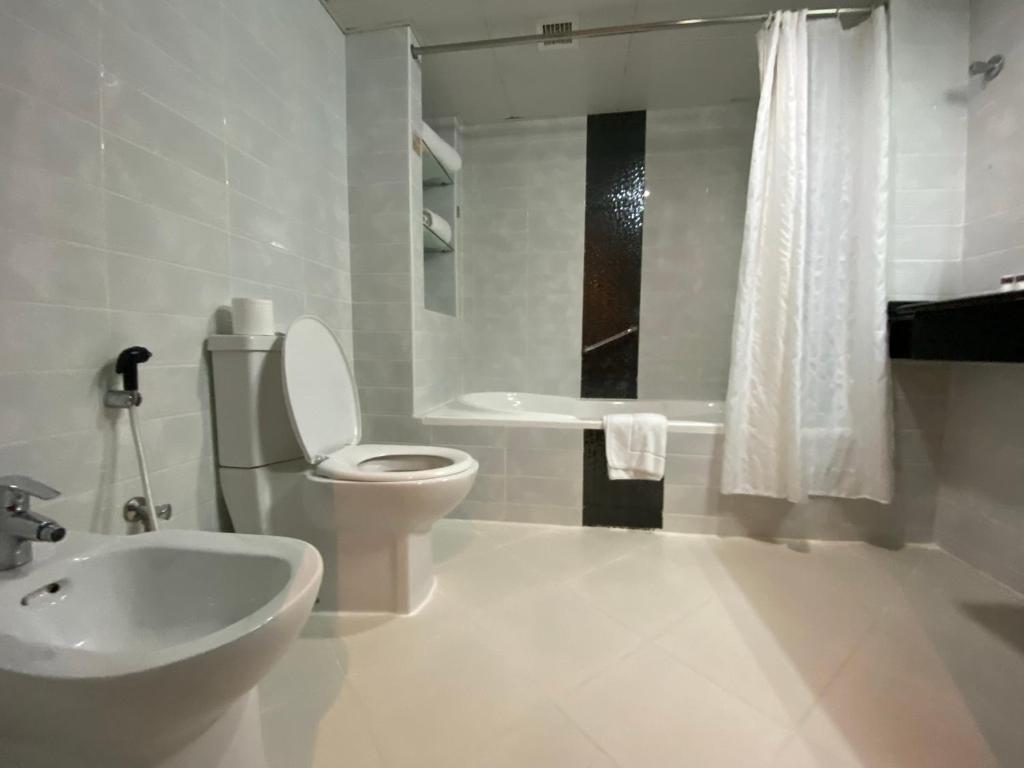 Um banheiro em Phoenix Plaza Hotel Apartments