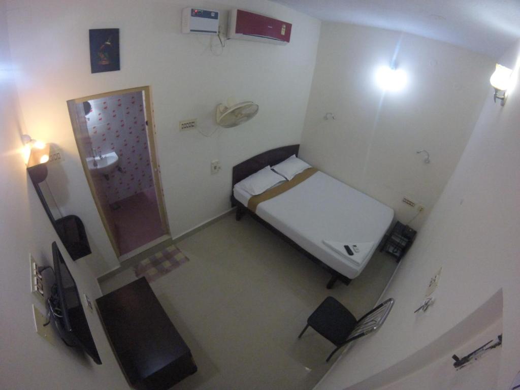 Postel nebo postele na pokoji v ubytování Just Guest House, Chennai Airport