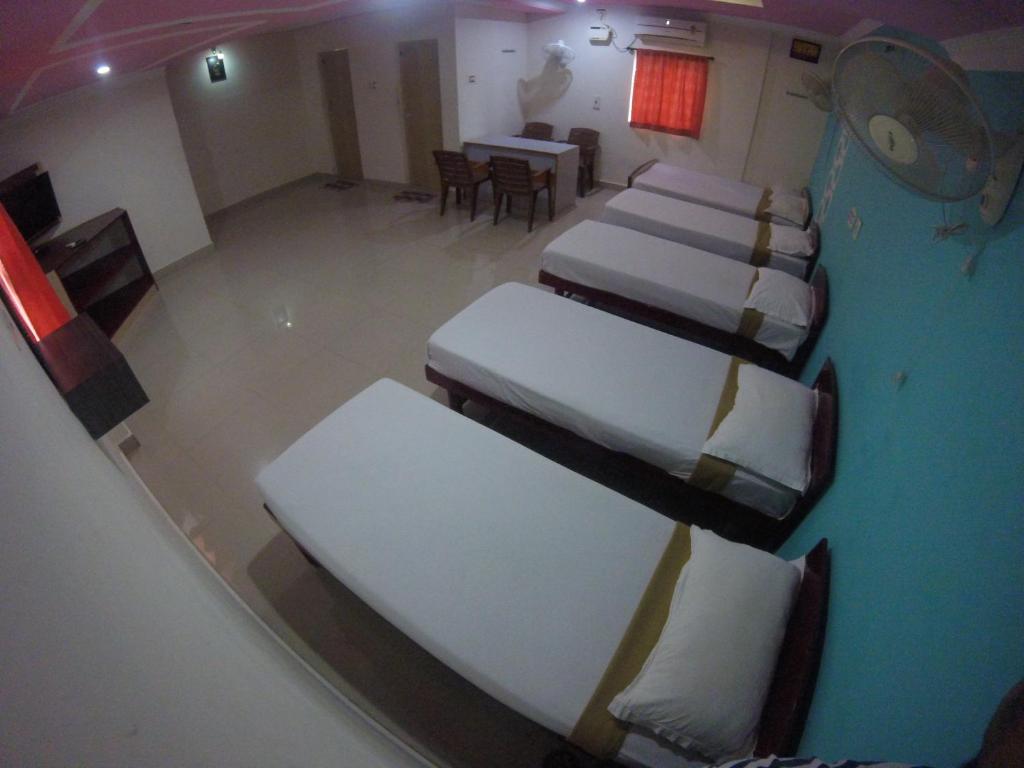 Postel nebo postele na pokoji v ubytování Just Guest House, Chennai Airport