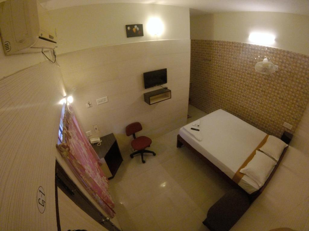 TV a/nebo společenská místnost v ubytování Just Guest House, Chennai Airport