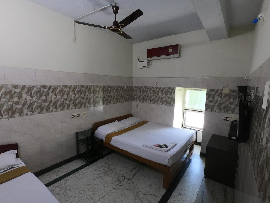 Postel nebo postele na pokoji v ubytování Just Guest House, Chennai Airport