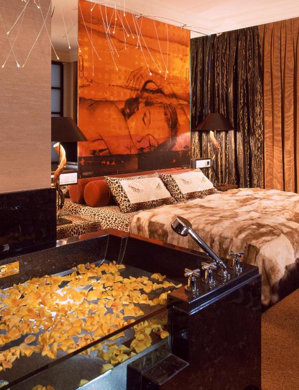 Postel nebo postele na pokoji v ubytování Savoy Hotel