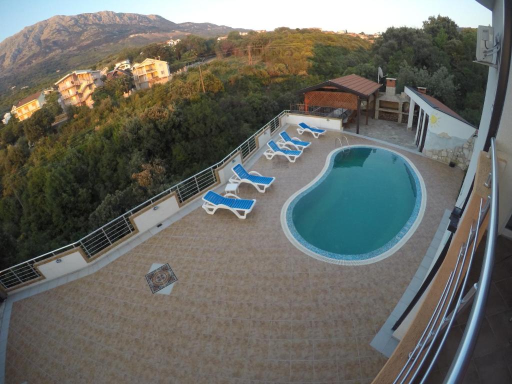 Swimmingpoolen hos eller tæt på Belvedere Apartments with Seaview