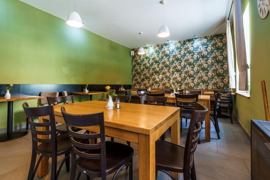 Restauracja lub miejsce do jedzenia w obiekcie Hotel Jitřenka