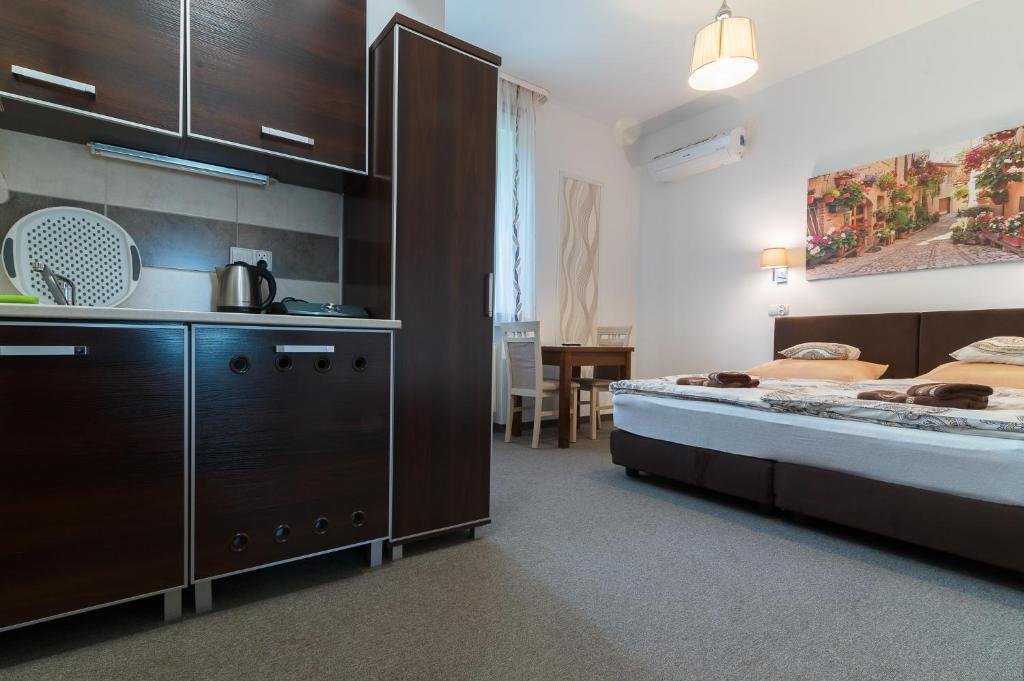 Astra Apartments - 13