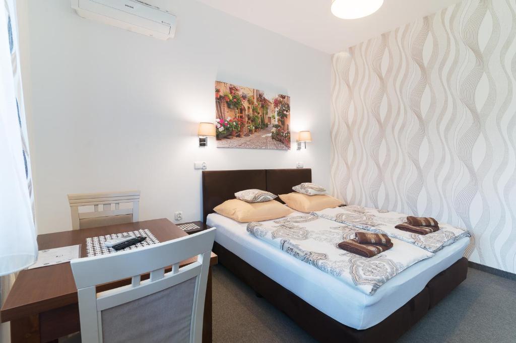 Astra Apartments - 7