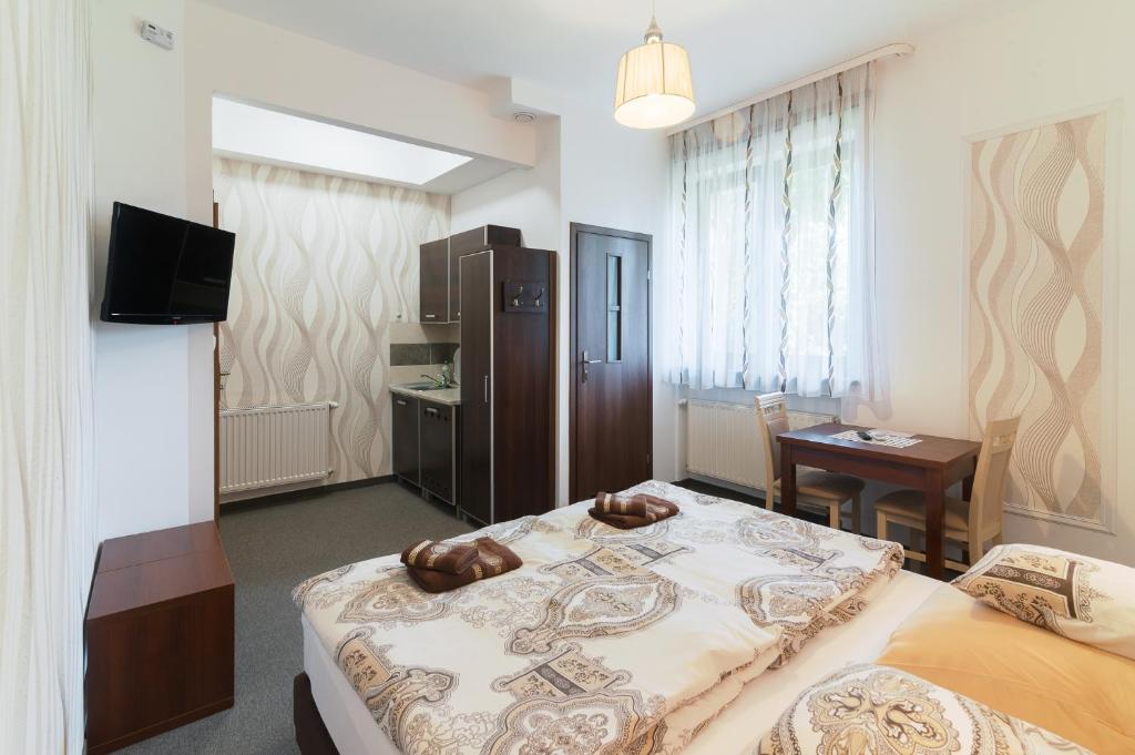 Astra Apartments - 8