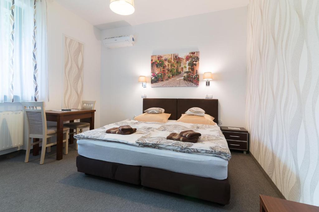 Astra Apartments - 11