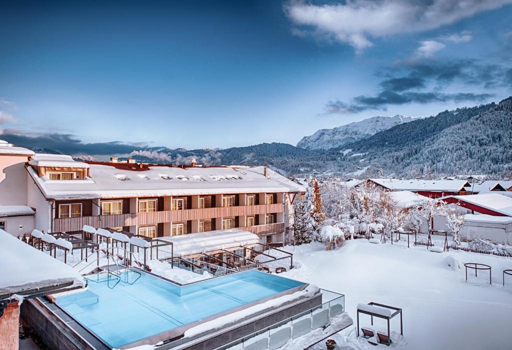 Nespecifikovaný výhled na hory nebo výhled na hory při pohledu z hotelu