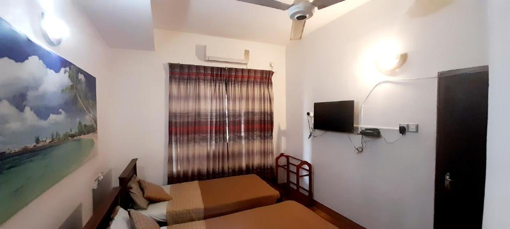 TV a/nebo společenská místnost v ubytování Hotel 100