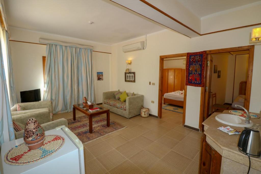 TV a/nebo společenská místnost v ubytování Acacia Dahab Hotel