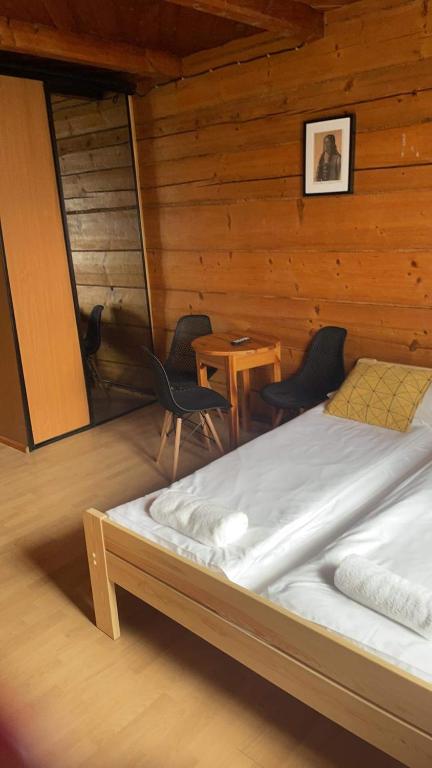 Posteľ alebo postele v izbe v ubytovaní Przystanek Gubałówka -Guest House Zakopane