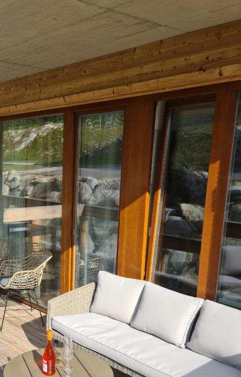 A seating area at Chalets VIVA Jasná & jacuzzi
