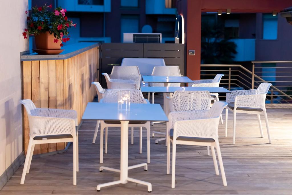 Reštaurácia alebo iné gastronomické zariadenie v ubytovaní SILVANELLO Apartment