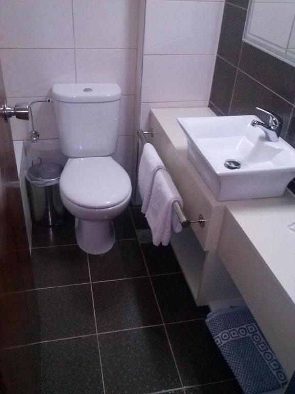 Koupelna v ubytování Astron Hotel