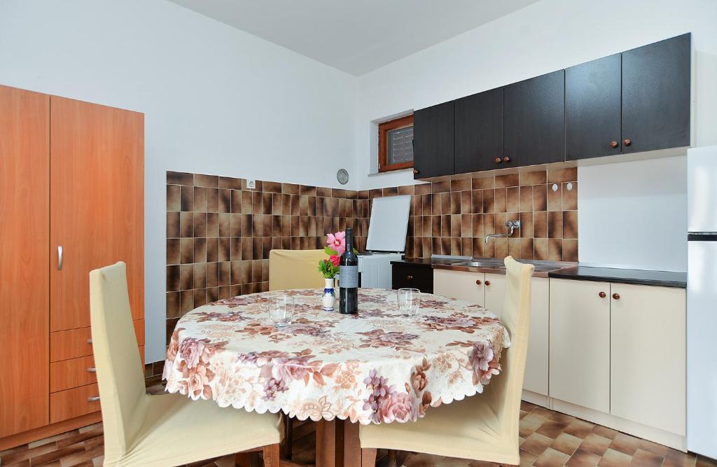 Kuchnia lub aneks kuchenny w obiekcie Apartments Fazana 407