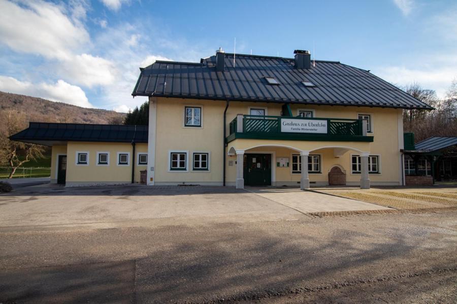 Nespecifikovaný výhled na hory nebo výhled na hory při pohledu z penzionu