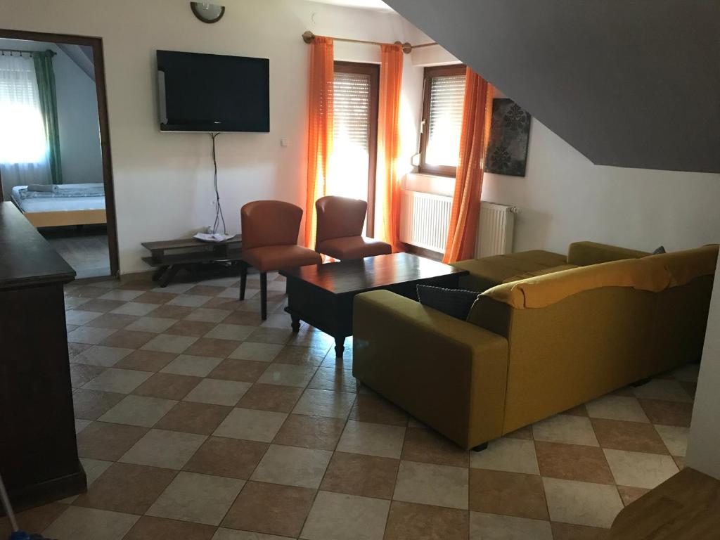 Márta Apartman 8220 Balatonalmádi, Köztársaság u. 2 kép - 1