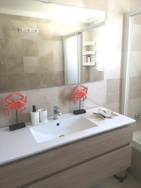Łazienka w obiekcie Carihuela Playa Los Nidos 1