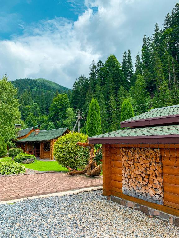 Nespecifikovaný výhled na hory nebo výhled na hory při pohledu z hotelu