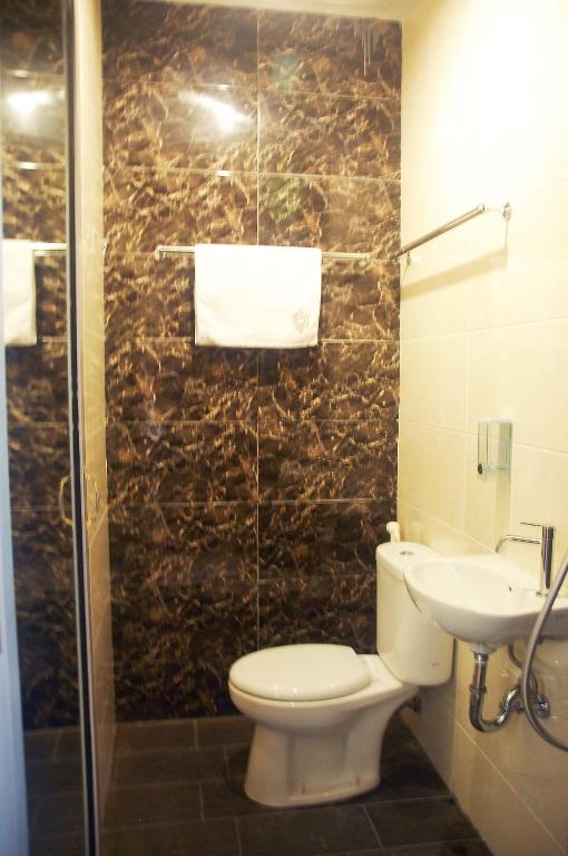 Koupelna v ubytování Gandhi Inn