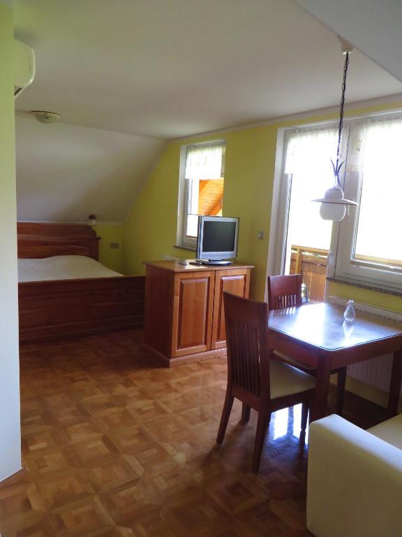 TV a/nebo společenská místnost v ubytování Country House Apat