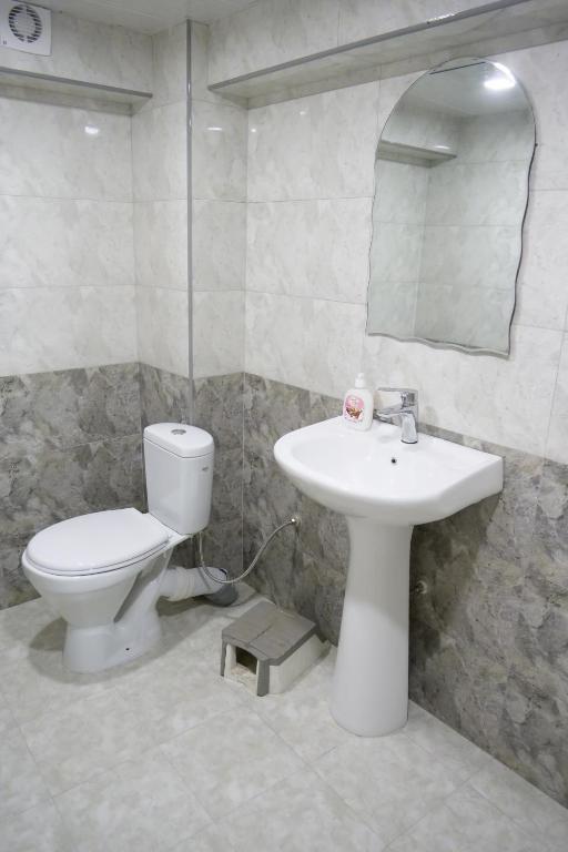 Koupelna v ubytování Guest House Kumayri