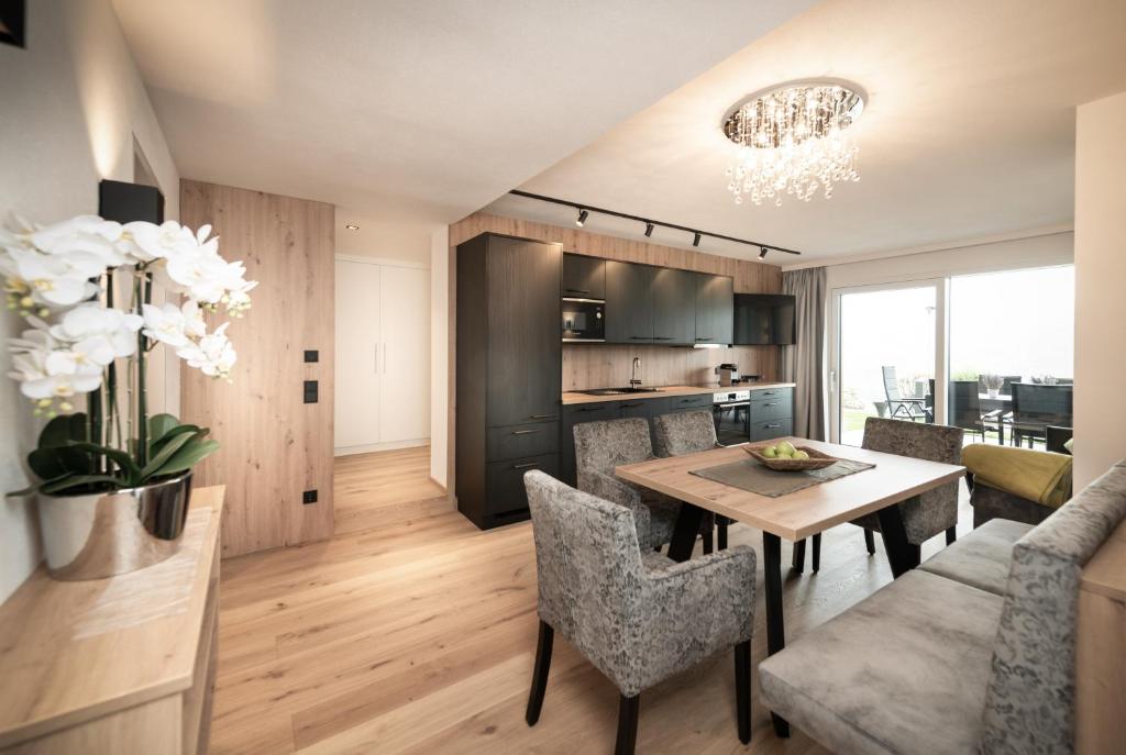 a living room and kitchen with a table and chairs at Appartement Alpenrot in Sankt Johann im Pongau