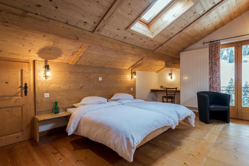Postel nebo postele na pokoji v ubytování La Vallée Hôtel &Spa