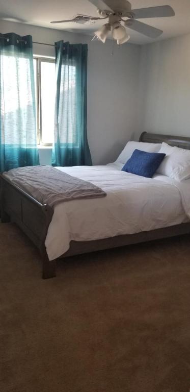 Postel nebo postele na pokoji v ubytování Phoenix comfort home BNB