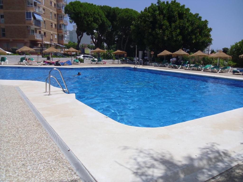 Sunny studio in Piscis building, Benalmádena – Updated 2022 ...