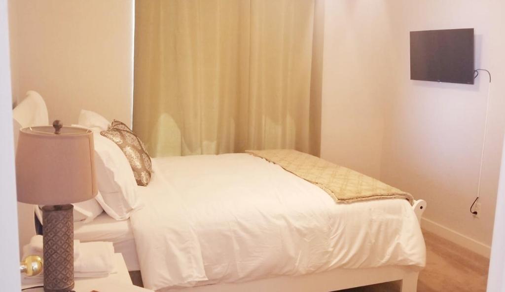 Postel nebo postele na pokoji v ubytování Phoenix comfort home BNB