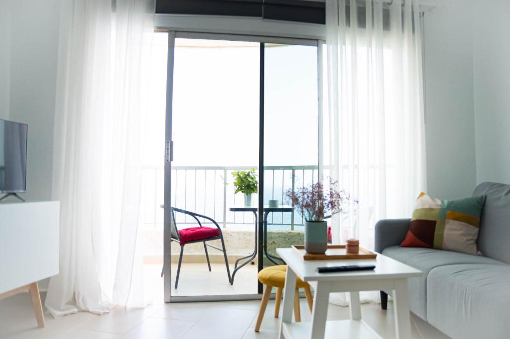 Posezení v ubytování Over Open Sea Apartment