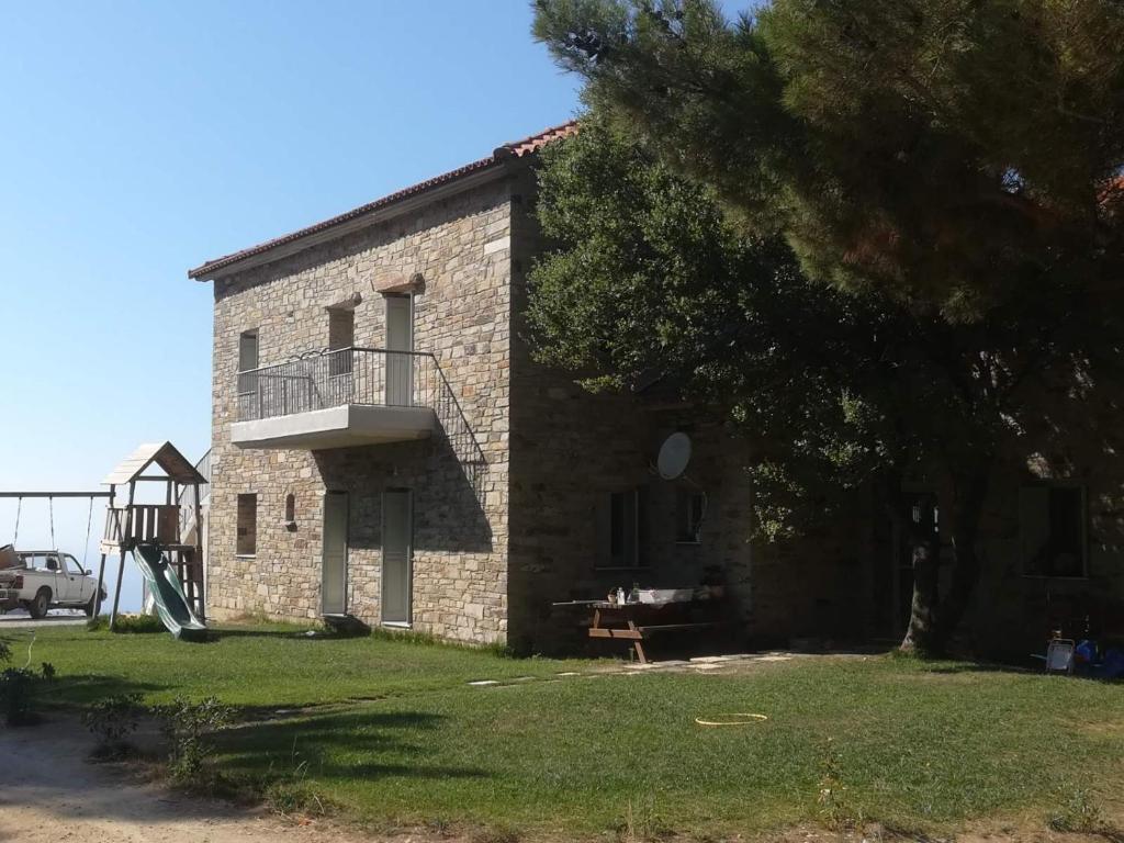 Το κτήριο όπου στεγάζεται  το διαμέρισμα