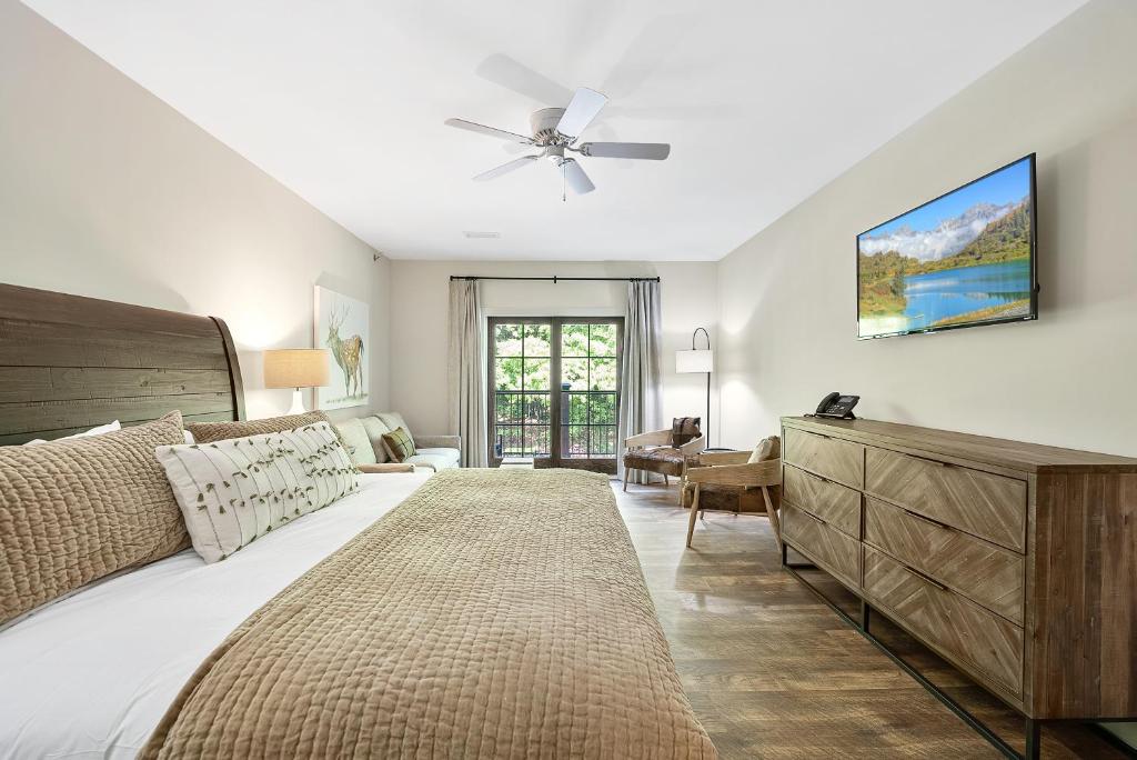 The Blowing Rock Manor - 